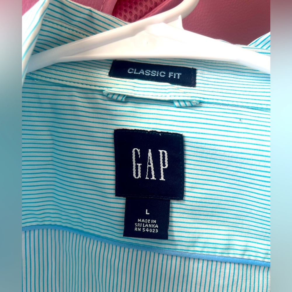 Men’s Large Button Down Gap Top